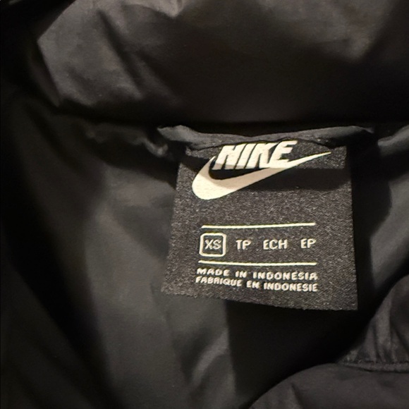 Nike Shiny Black Puffer Jacket - Picture 5 of 6